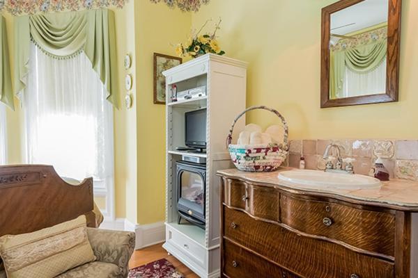 Kingsley House Bed & Breakfast - Full Home Fennville Esterno foto