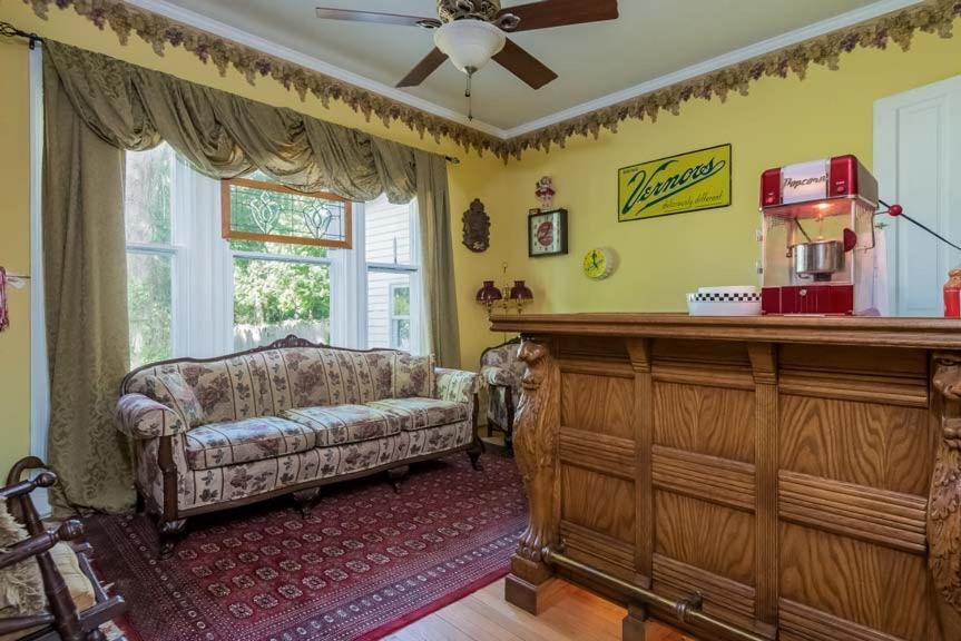 Kingsley House Bed & Breakfast - Full Home Fennville Esterno foto