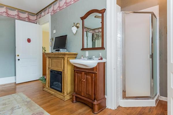 Kingsley House Bed & Breakfast - Full Home Fennville Esterno foto