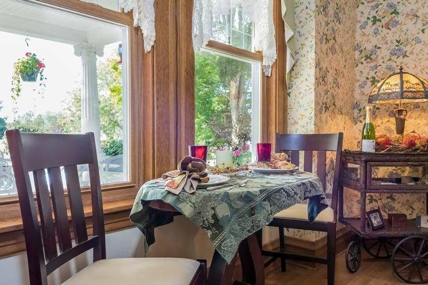 Kingsley House Bed & Breakfast - Full Home Fennville Esterno foto