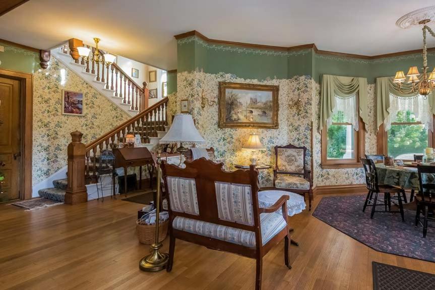 Kingsley House Bed & Breakfast - Full Home Fennville Esterno foto
