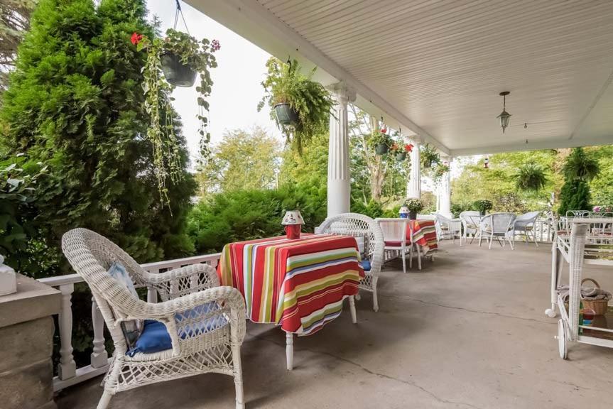 Kingsley House Bed & Breakfast - Full Home Fennville Esterno foto