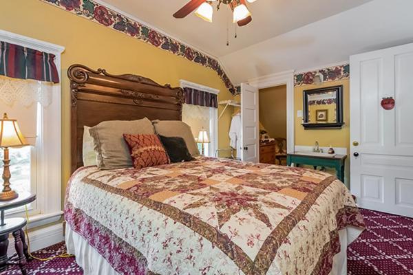 Kingsley House Bed & Breakfast - Full Home Fennville Esterno foto