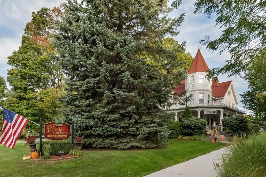 Kingsley House Bed & Breakfast - Full Home Fennville Esterno foto