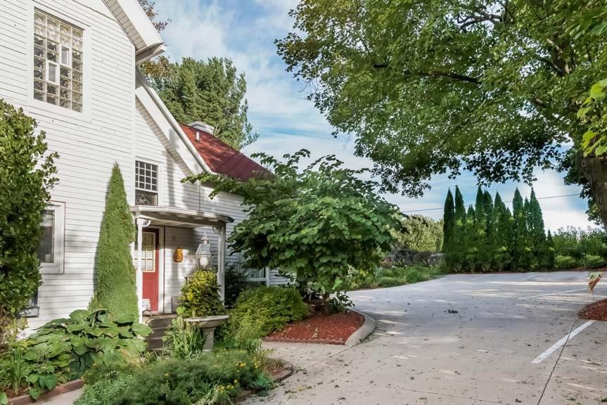 Kingsley House Bed & Breakfast - Full Home Fennville Esterno foto