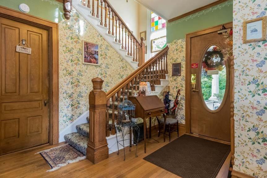 Kingsley House Bed & Breakfast - Full Home Fennville Esterno foto