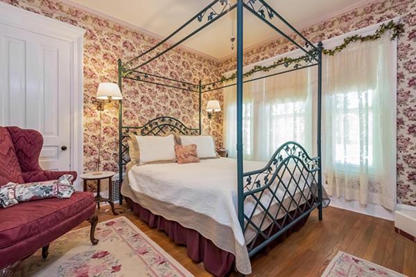 Kingsley House Bed & Breakfast - Full Home Fennville Esterno foto